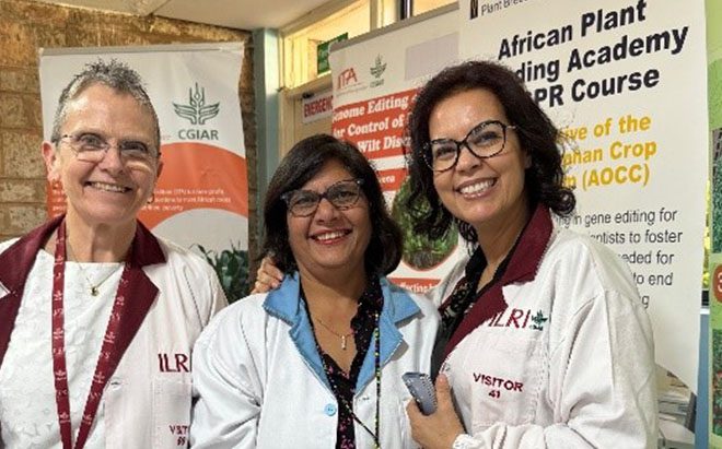 Dr Leena Tripathi with Ismahane and ILRI’s Assistant DG, Shirley Tarawali, during the lab tour.